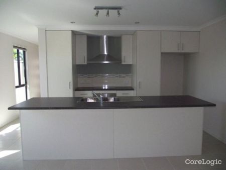 Stunning 3-Bedroom, 2-Bathroom Residence - Photo 5