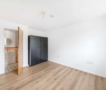 Hirst Crescent, North Wembley, HA9 - Photo 2