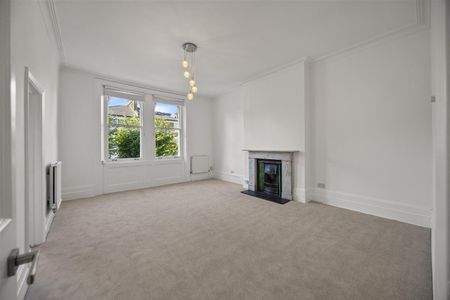 Priory Road, South Hampstead, London - Photo 2