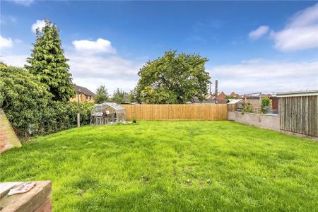 4 bedroom detached house to rent - Photo 4
