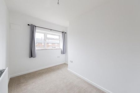 4 Bed House - Photo 4