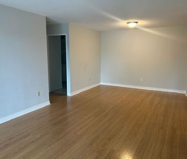 For Lease - 7 Townsgate Drive Unit# 310, Vaughan, Ontario - Photo 2
