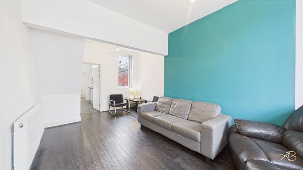 Room 1 - Photo 1