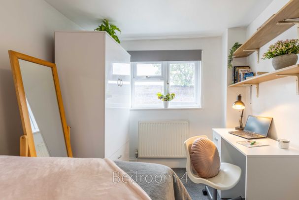 Room 2 - Photo 1