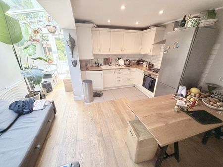 3 Bed Terraced House, Homerton High St, E9 - Photo 5