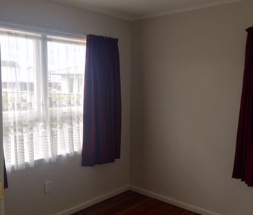 Taradale - 3 Bedrooms - Photo 4