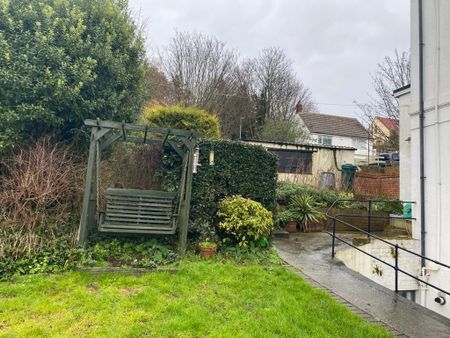 4 bedroom semi-detached house to rent - Photo 2