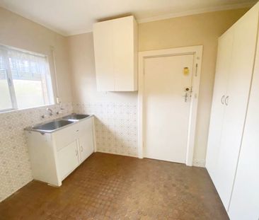 Much-loved, 3 bedrooms house with beautiful gardens for rent - Photo 2