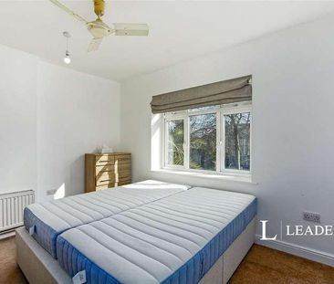 Streatham Vale, London, SW16 - Photo 2