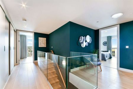 Savills are proud to present this luxurious, duplex penthouse apartment is in the stunning riverside development which boasts stylish and contemporary interiors with picturesque views. - Photo 5