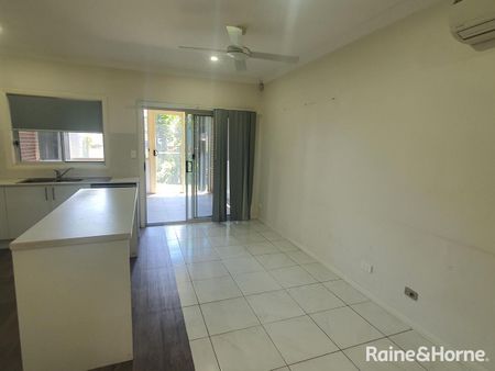 STUNNING DUPLEX IN THE HEART OF INGLEBURN - Photo 4