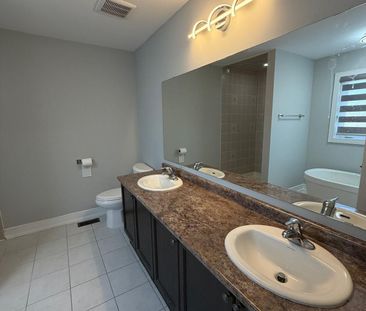 For Lease - 56 FREDERICK PEARSON Street, East Gwillimbury, Ontario - Photo 6