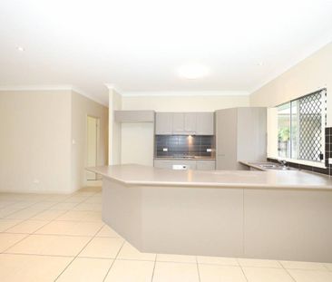 Large Three Bedroom Home with Side Access - Close to Trinity Anglic... - Photo 6