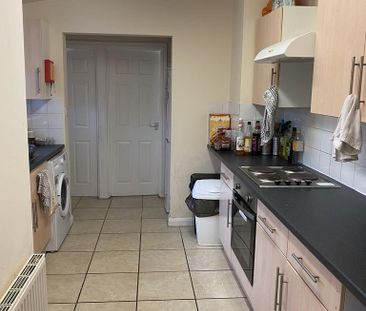 4 bedroom terraced house to rent - Photo 6