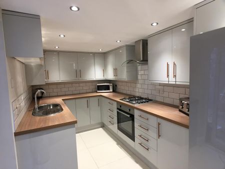 6 bedroom house of multiple occupation to rent - Photo 3