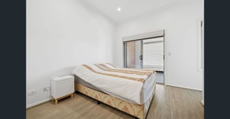 "Large Duplex in a Prime Location" - Photo 4