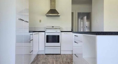 Ideal Family Home- Convenient Location - Photo 3