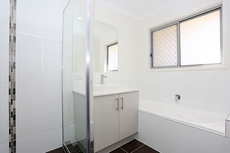 Stunning Modern Home in Mango Hil - Photo 2