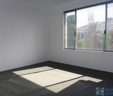 Modern Townhouse in excellent location - Photo 4