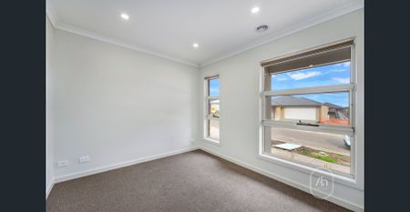 Stylish and Spacious Living in the Heart of Truganina I 3Bed 2Bath 1Car - Photo 3