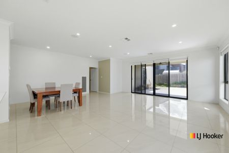 Versatile and Comfortable Living - Photo 3