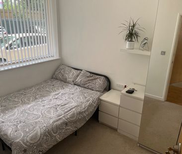 2 Bed Flat, Warwickgate House, M16 - Photo 4