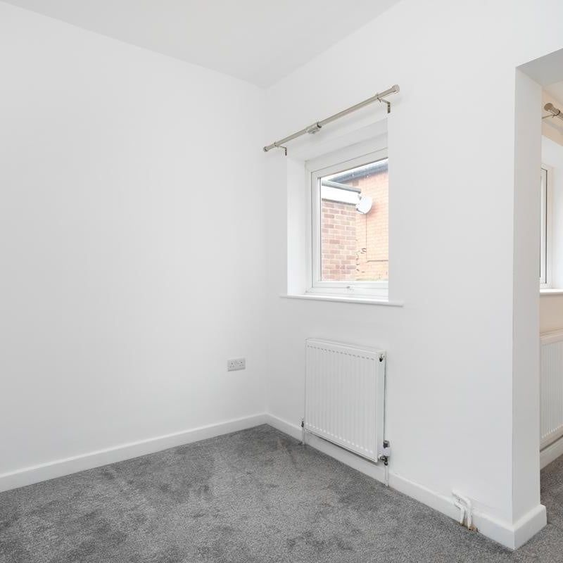 2 Bed Terraced House, Ivy Grove, NG7 - Photo 1