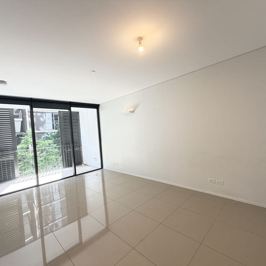 LEVEL 2 | MODERN & UNFURNISHED ONE-BEDROOM APARTMENT | @ CENTRAL PARK - Photo 1