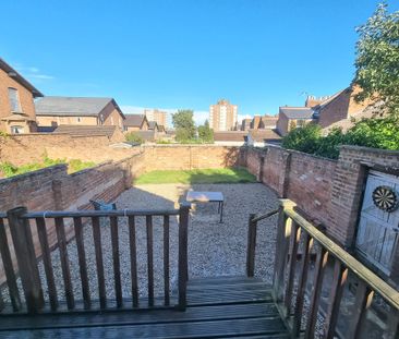 8 Bed Student Accommodation - Photo 1