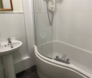 A charming two-bedroom ground floor flat situated within the old co... - Photo 5