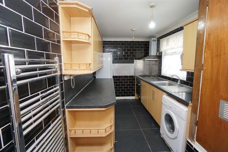 4 bedroom House To Let - Photo 4