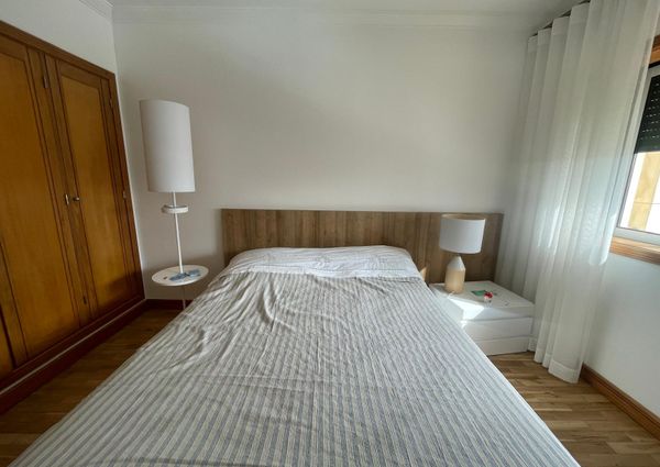 Apartamento T2 em empreendimento com piscina na Praia da Barra.