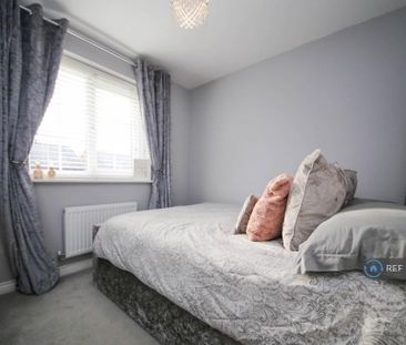 3 bedroom end of terrace house to rent - Photo 3