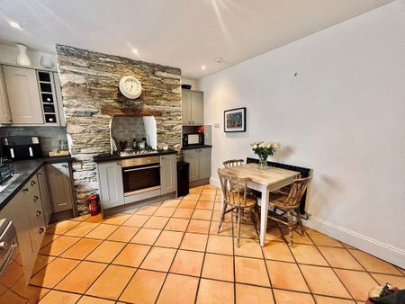 2 bedroom semi-detached house to rent - Photo 5