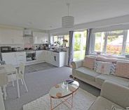 Rayleigh Road, Eastwood - Photo 2