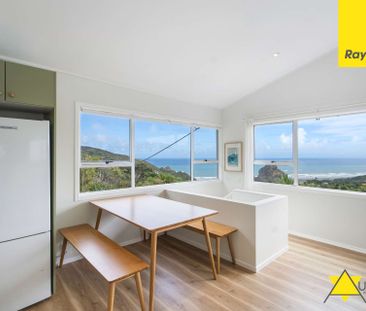 Cozy 2-Bedroom House with Stunning Sea Views! - Photo 3