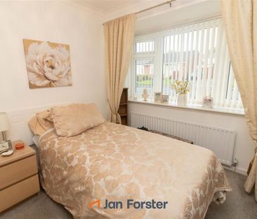 2 bedroom semi-detached bungalow to rent - Photo 2