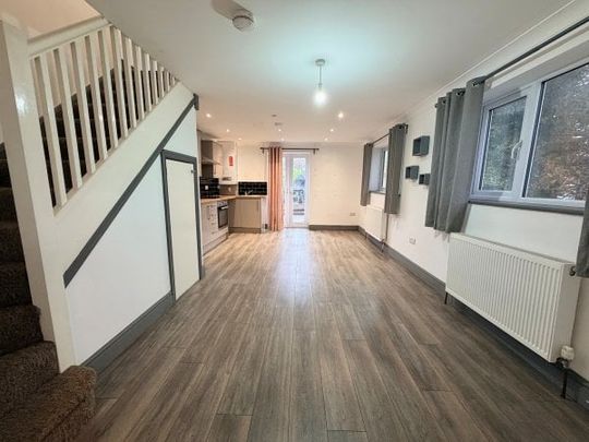 Kingsfold Avenue, Southampton - Photo 1