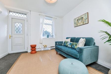 2 bedroom end of terrace house to rent - Photo 4