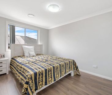 MODERN AND SPACIOUS Four Bedroom Family Townhouse IN PONDS HIGH SCH... - Photo 4