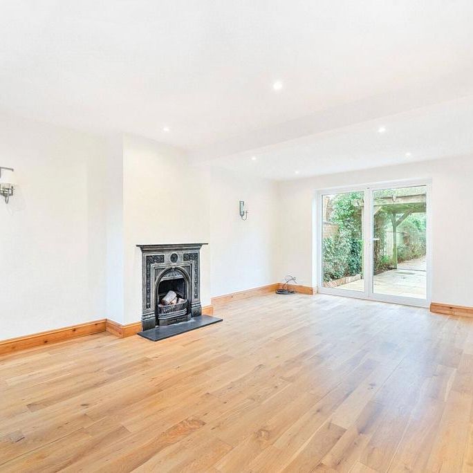 4 bedroom semi-detached house to rent - Photo 1