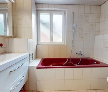 Charmanter 4.5-Zimmer-Hausteil mit Terrasse, Garten und Kachelofen ... - Photo 4