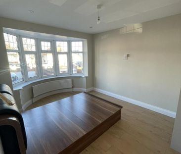 5 bedroom semi-detached house to rent - Photo 2