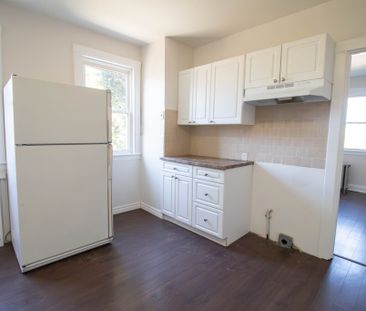 ALL INCLUSIVE 1 BEDROOM MAIN UNIT IN WELLAND - Photo 6