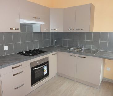 Location Appartement 4 pièces 88m² LE CREUSOT 71200 - Photo 3