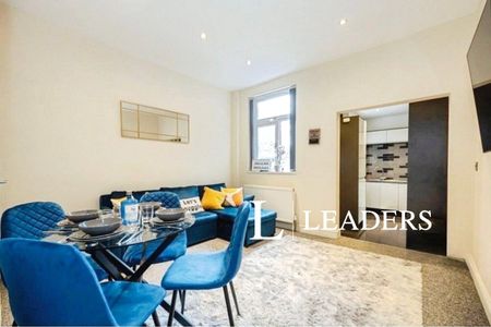 4 bedroom house to rent Friarswood Road, Newcastle, ST5 - Photo 3