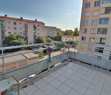 NIMES P2 AVEC TERRASSE GARAGE ET CLIMATISATION SECTEUR GARE - Photo 6