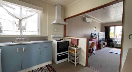 Hamilton East Cutie - Photo 3