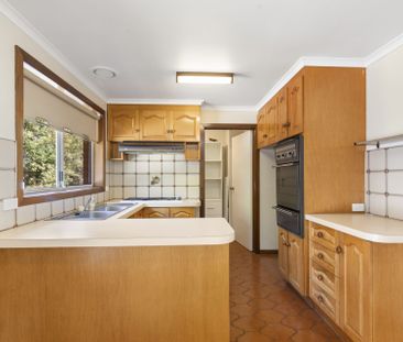 Light-Filled Unit with Double Garage & Private Courtyard - Photo 3