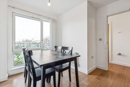 3 bedroom flat to rent - Photo 2